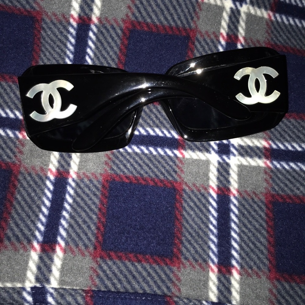 Chanel Sun glasses - Picture 2 of 4